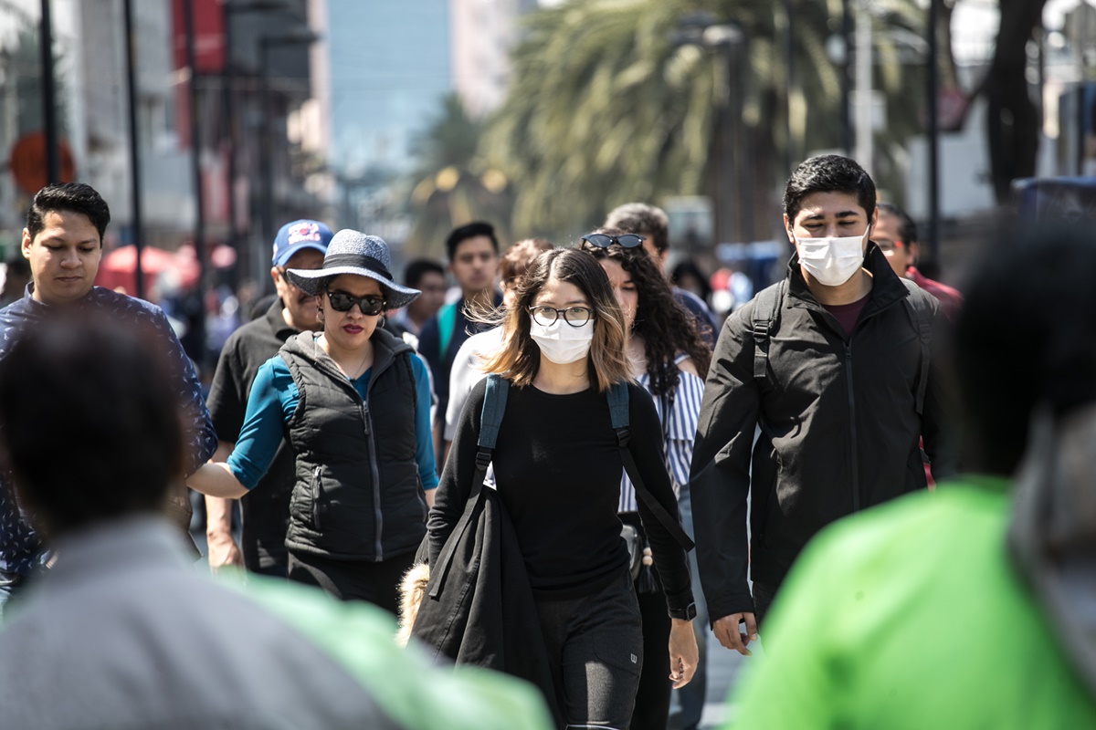 Omicrón está infectando a los vacunados