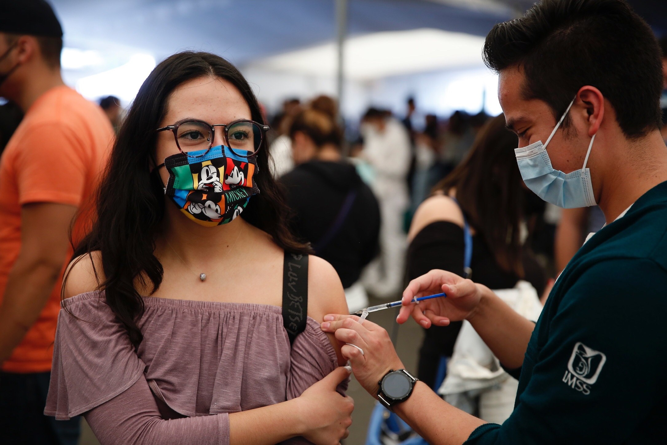 Aplican segunda dosis de vacuna contra Covid-19 de 18 a 29 en la CDMX
