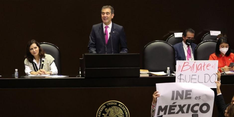 Le suben el sueldo a los consejeros del INE