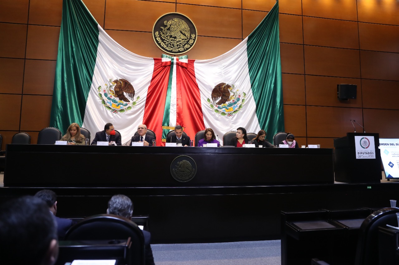 Diputados reciben votos del PRI