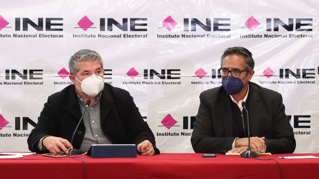 Revisan los salarios del INE