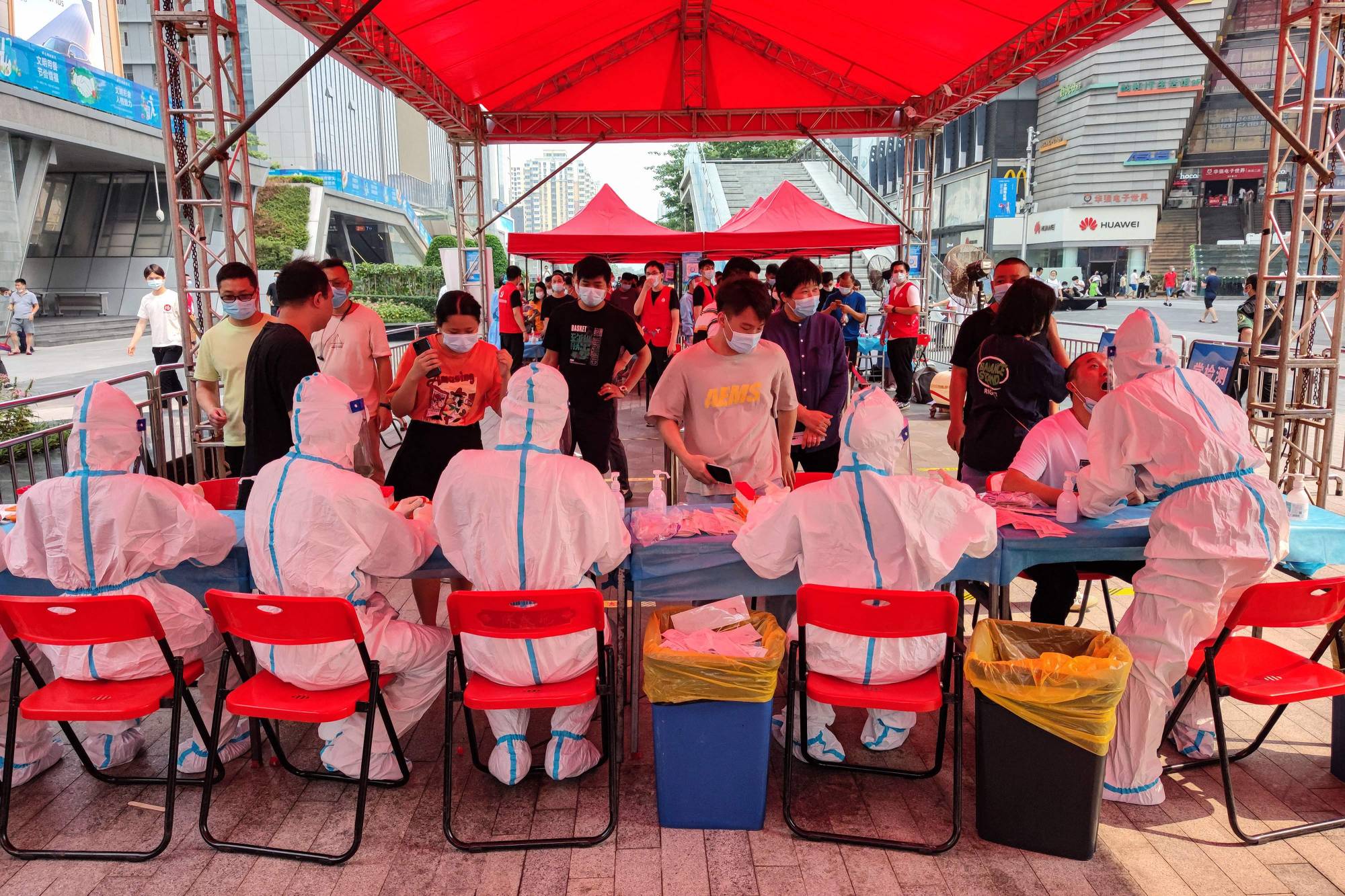 China confina a 17 millones de personas por COVID