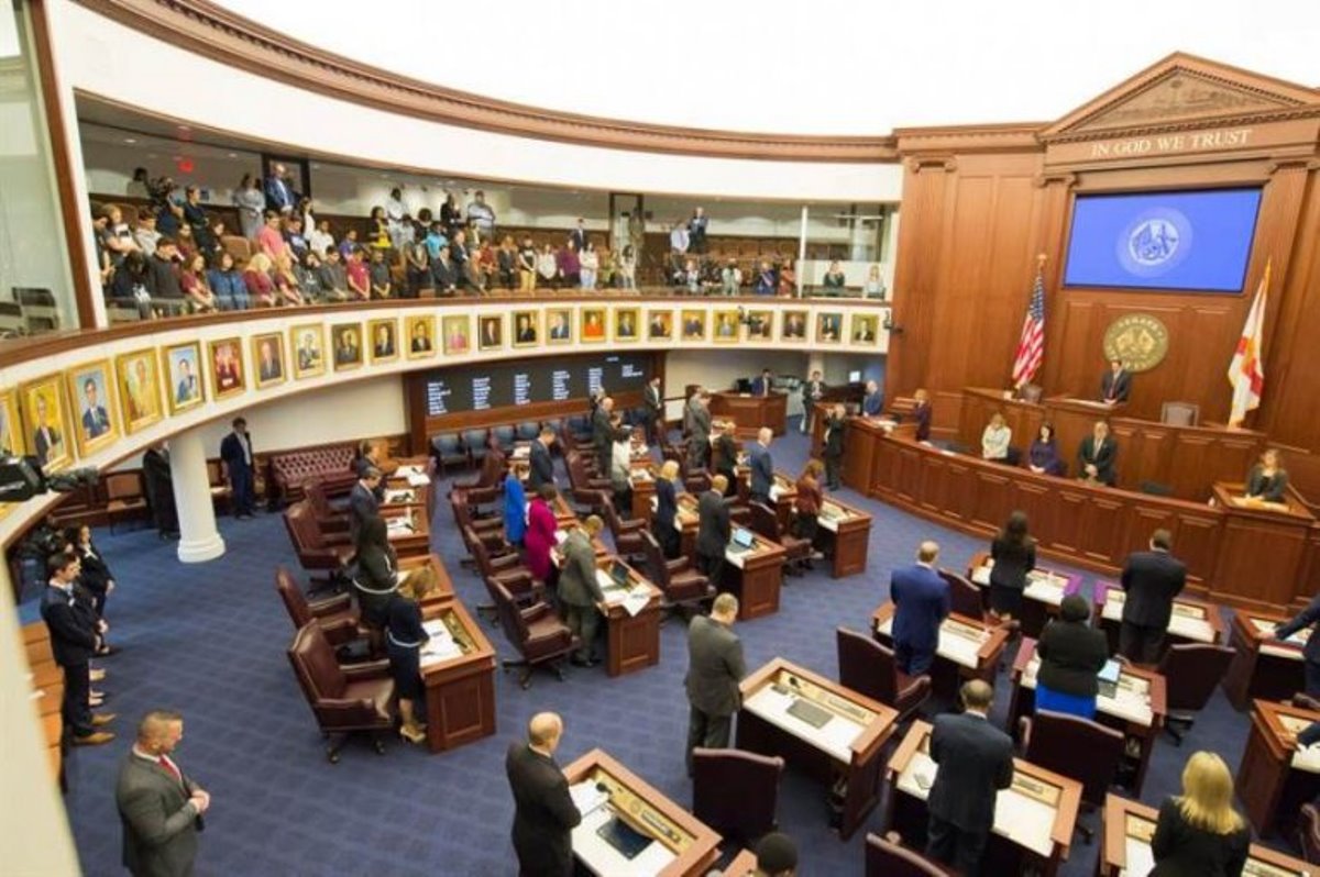 Prohibien educación con ideología de género en Florida