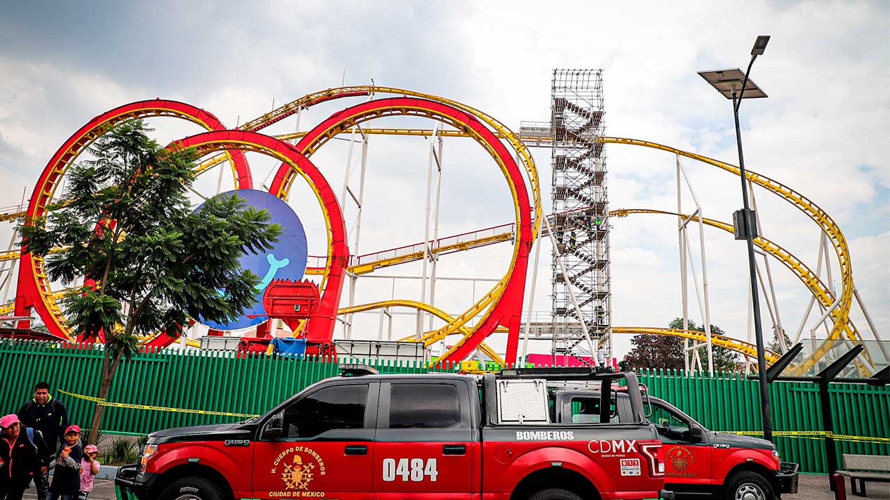 Quitan la montaña rusa de la Feria de Chapultepec