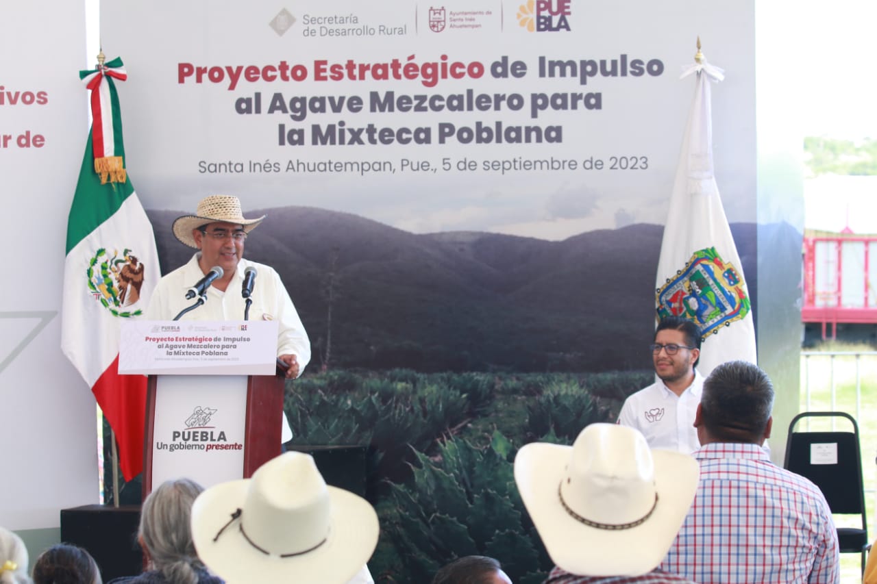 Se sigue promoviendo la producción de Mezcal en Puebla